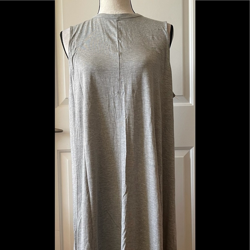 Sleeveless relaxed dress